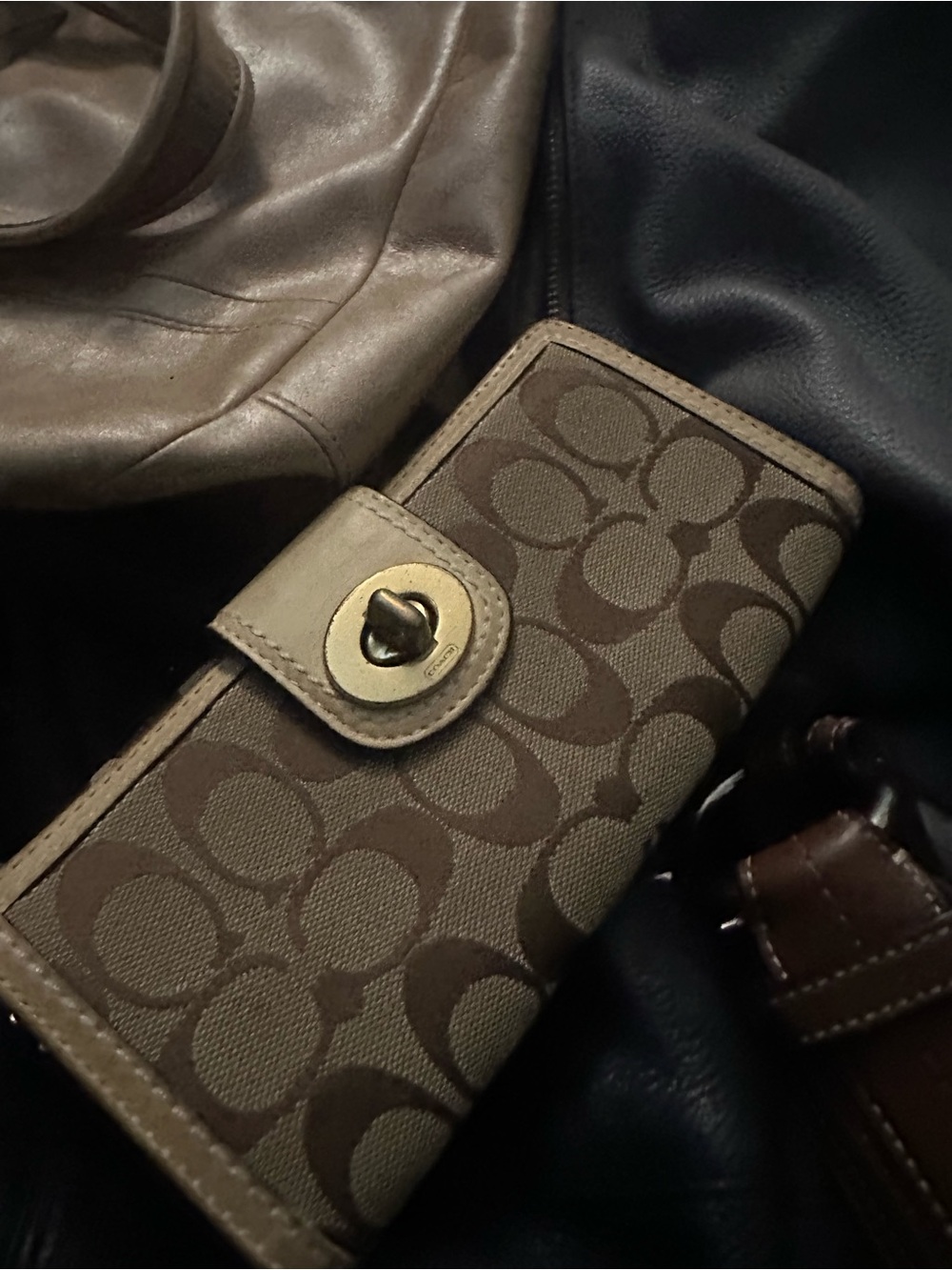 16 Authentic Coach Bags & Wallets Reseller Lot | Leather,Signature,Modern Styles - Picture 15 of 16
